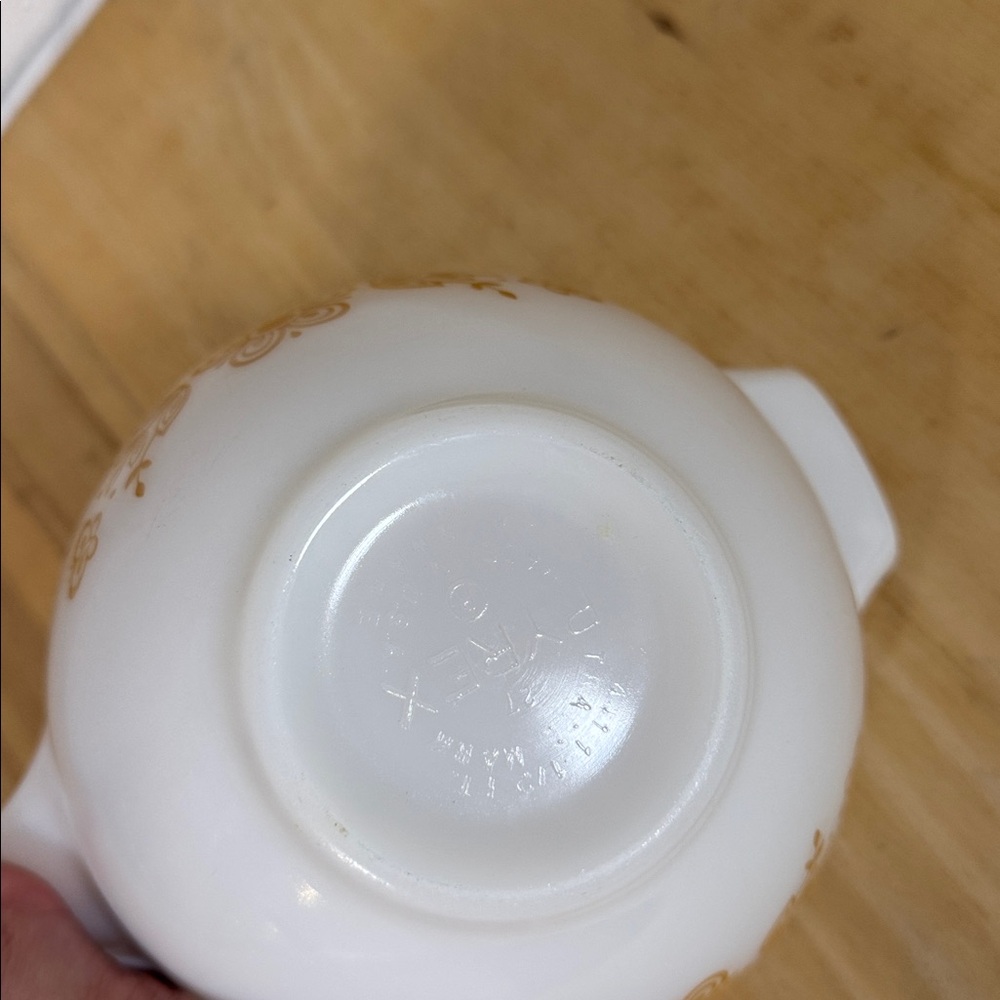 Pyrex Vintage Dish - Picture 3 of 5